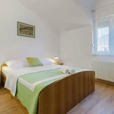 Apartamento Skelin***/**** *